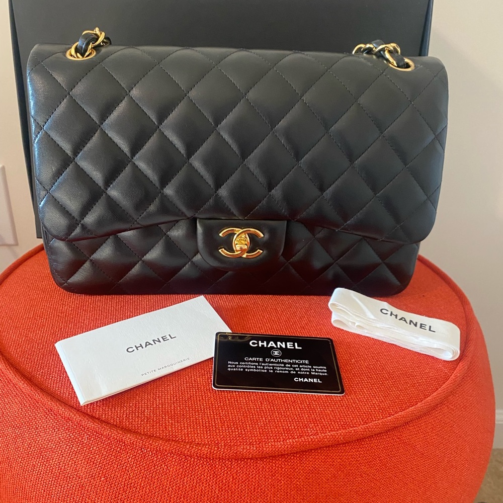 Chanel jumbo classic flap